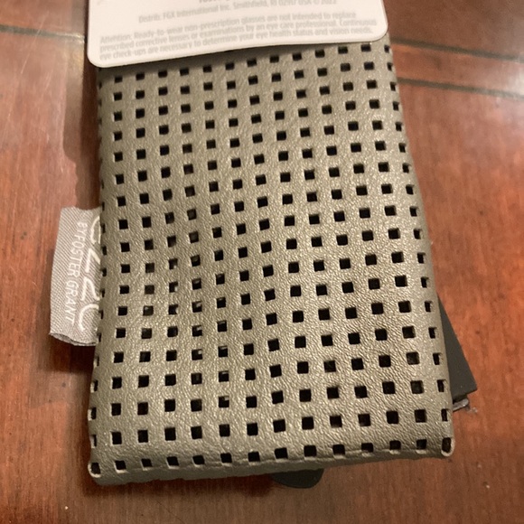 Ez2c by Foster Grant Izzy black reading glasses and coordinating case - Picture 7 of 7